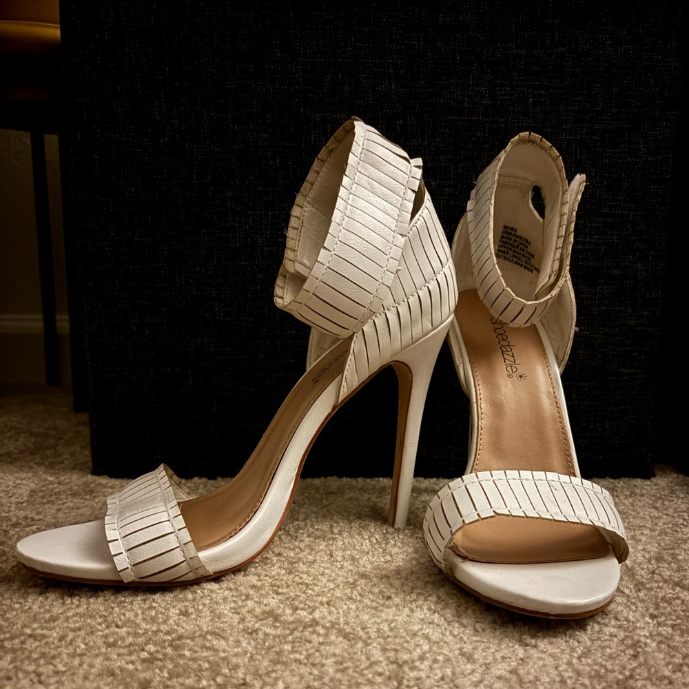 Elegant White Shoe Dazzle Stiletto Heels - Picture 4 of 4